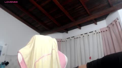 Snapshot of sharlotte_milk24 chatting on October 7, 2025, 6:32 am sharlotte_milk24 online show from October 7, 2025, 6:32 am