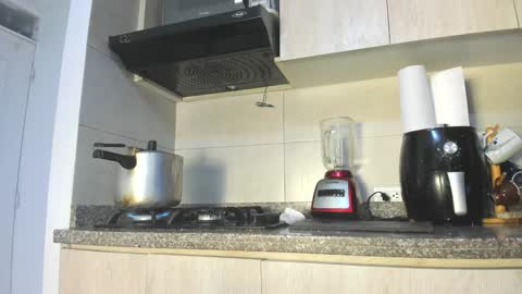 Snapshot of sharol_xx chatting on December 12, 2024, 11:58 pm Sharol smile online show from December 12, 2024, 11:58 pm