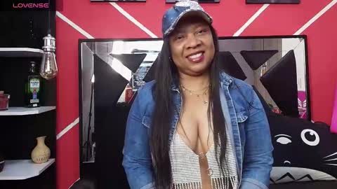 Snapshot of sharon_noa chatting on February 11, 2026, 11:26 am Sharon Noa online show from February 11, 2026, 11:26 am