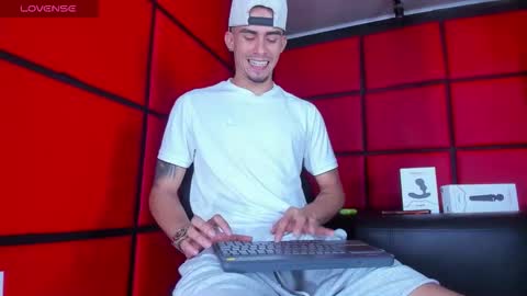 Sharon  Tyga online show from November 28, 2025, 4:26 am