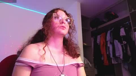 Snapshot of sharonblack_ chatting on April 19, 2026, 1:16 am kitsune online show from April 19, 2026, 1:16 am