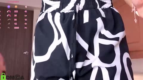 Snapshot of sharonn___ chatting on February 4, 2026, 3:45 am Sharon online show from February 4, 2026, 3:45 am