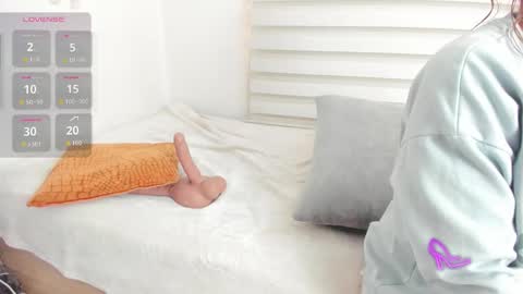 Snapshot of sharonvelvet chatting on December 19, 2025, 12:01 pm Sharon online show from December 19, 2025, 12:01 pm