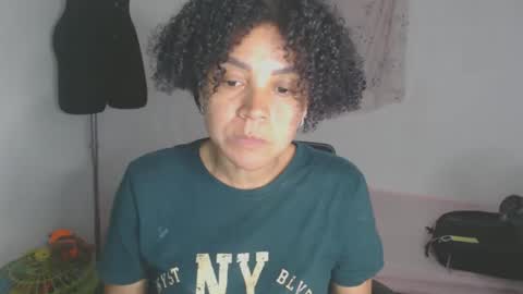 Shayna online show from November 25, 2025, 5:07 am