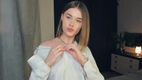 Snapshot of sheenaeast chatting on December 23, 2024, 1:03 pm Violet online show from December 23, 2024, 1:03 pm