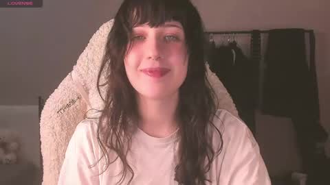 Snapshot of sheeny_shy chatting on April 15, 2026, 6:04 pm Chiara online show from April 15, 2026, 6:04 pm