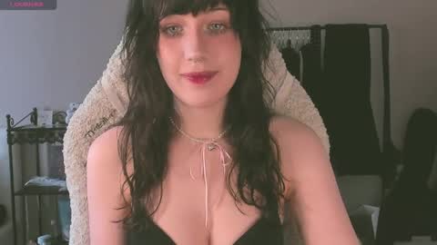 Snapshot of sheeny_shy chatting on April 19, 2026, 12:26 pm Chiara online show from April 19, 2026, 12:26 pm