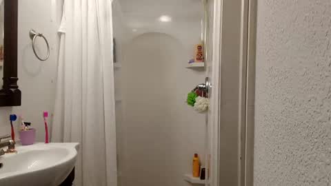 Snapshot of shelbycrazy chatting on January 10, 2025, 2:34 pm King-shelb online show from January 10, 2025, 2:34 pm