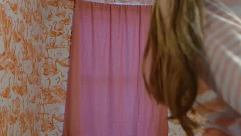 Erika online show from October 28, 2025, 7:38 pm