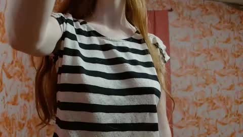 Erika online show from November 18, 2025, 10:36 pm