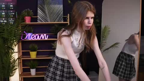 Snapshot of shelleyborom chatting on September 10, 2025, 1:22 pm Sofia online show from September 10, 2025, 1:22 pm