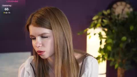 Snapshot of shelleyborom chatting on October 17, 2025, 7:44 am Sofia online show from October 17, 2025, 7:44 am