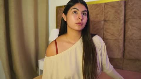 Snapshot of shelleymorell chatting on May 26, 2026, 1:07 pm Transmission schedule Monday - Friday 715 am to 200 pm time Colombia online show from May 26, 2026, 1:07 pm