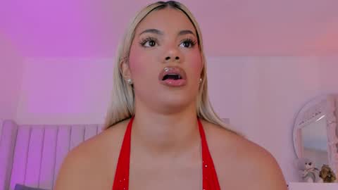 shelynna_azzul online show from February 3, 2026, 7:41 pm