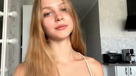 Snapshot of shemikaneugin chatting on June 16, 2026, 9:56 am Kiki online show from June 16, 2026, 9:56 am
