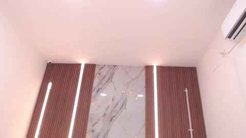 shena_nomy1 online show from November 5, 2025, 8:09 pm