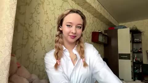 Snapshot of sherrylhilscher chatting on March 20, 2026, 10:09 am Mia online show from March 20, 2026, 10:09 am