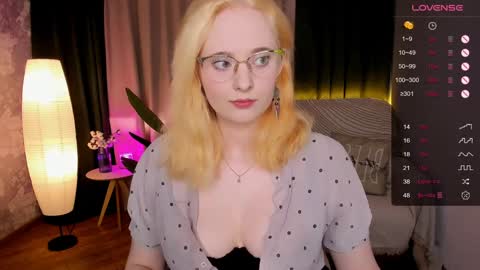 Snapshot of sheslinki chatting on January 23, 2025, 7:11 am Hello guys my name is Aemilia online show from January 23, 2025, 7:11 am