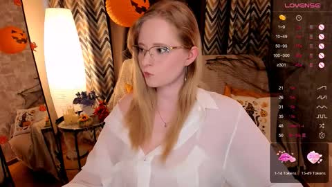 Snapshot of sheslinki chatting on October 21, 2025, 8:15 am Hello guys my name is Aemilia online show from October 21, 2025, 8:15 am