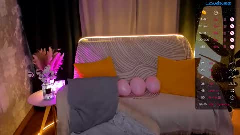 Hello guys my name is Aemilia online show from February 15, 2026, 7:51 am