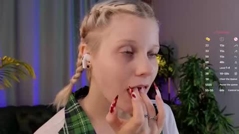 help me reach my first 25 thumbs up online show from November 11, 2025, 11:16 pm