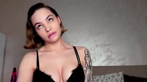 Lina online show from December 23, 2024, 11:49 pm