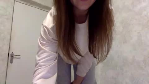 Snapshot of shining_pearl chatting on October 6, 2025, 9:34 pm Jesica online show from October 6, 2025, 9:34 pm