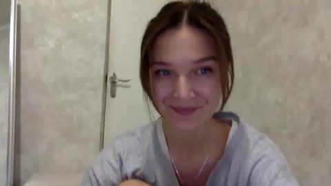 Snapshot of shining_pearl chatting on October 26, 2025, 9:10 pm Jesica online show from October 26, 2025, 9:10 pm