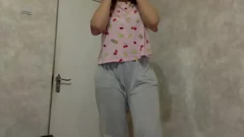 Snapshot of shining_pearl chatting on November 6, 2025, 9:15 pm Jesica online show from November 6, 2025, 9:15 pm