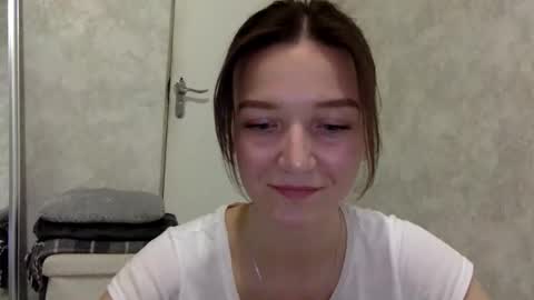 Snapshot of shining_pearl chatting on November 13, 2025, 9:47 pm Jesica online show from November 13, 2025, 9:47 pm