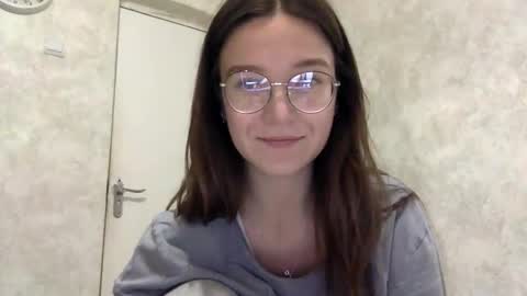 Snapshot of shining_pearl chatting on November 26, 2025, 10:33 pm Jesica online show from November 26, 2025, 10:33 pm