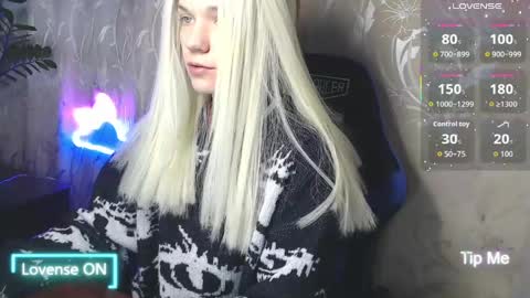 Snapshot of shiny_victoria chatting on April 22, 2026, 8:17 am Victoria online show from April 22, 2026, 8:17 am