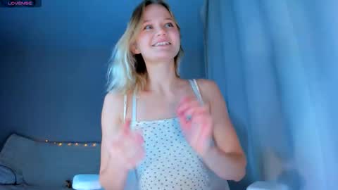 Snapshot of showmejenny chatting on October 23, 2025, 4:39 pm jennywoody online show from October 23, 2025, 4:39 pm