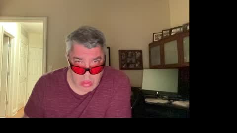 Snapshot of showmet chatting on April 1, 2026, 3:18 am Chicago Guy online show from April 1, 2026, 3:18 am