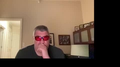 Snapshot of showmet chatting on April 11, 2026, 3:33 am Chicago Guy online show from April 11, 2026, 3:33 am