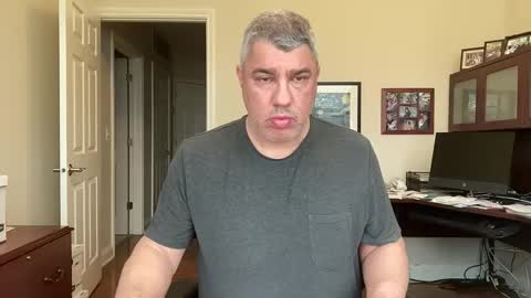 Snapshot of showmet chatting on April 11, 2026, 10:14 pm Chicago Guy online show from April 11, 2026, 10:14 pm