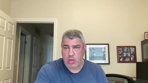 Snapshot of showmet chatting on April 14, 2026, 7:31 pm Chicago Guy online show from April 14, 2026, 7:31 pm