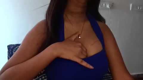 shreya_0 online show from March 5, 2026, 8:32 am