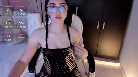 Nahomy online show from September 29, 2025, 2:27 am