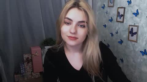 shy_sabrina_ online show from January 16, 2025, 7:17 am