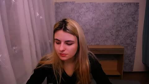 shy_sabrina_ online show from February 14, 2025, 7:49 am