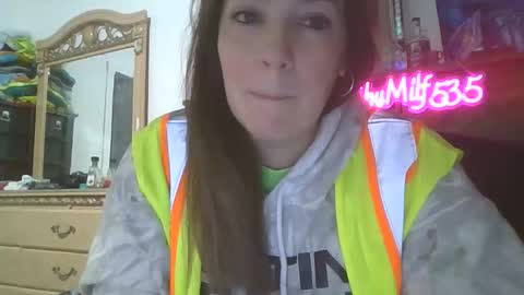 Snapshot of shymilf535 chatting on February 8, 2026, 3:43 am RBXs Princess online show from February 8, 2026, 3:43 am