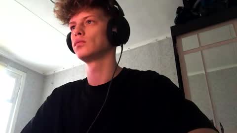 Snapshot of shyredstar chatting on February 6, 2025, 4:31 am Tom and Betty online show from February 6, 2025, 4:31 am