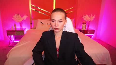 shyysiren online show from October 2, 2025, 6:20 am