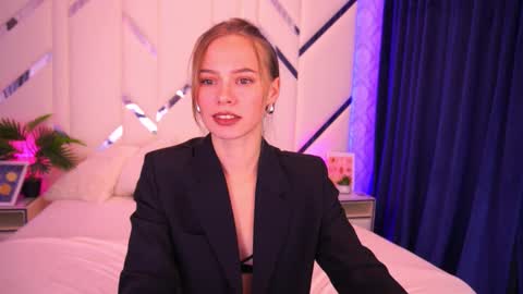 shyysiren online show from October 14, 2025, 2:18 pm