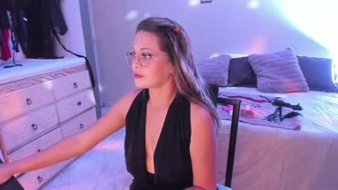 Snapshot of siamilff chatting on November 4, 2025, 1:27 am SIa online show from November 4, 2025, 1:27 am