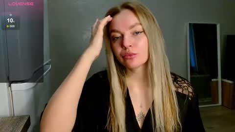 Snapshot of siberian_girl_ chatting on November 6, 2025, 1:39 am Eva online show from November 6, 2025, 1:39 am