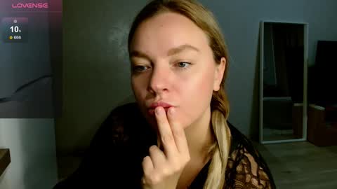 Snapshot of siberian_girl_ chatting on November 7, 2025, 1:16 am Eva online show from November 7, 2025, 1:16 am
