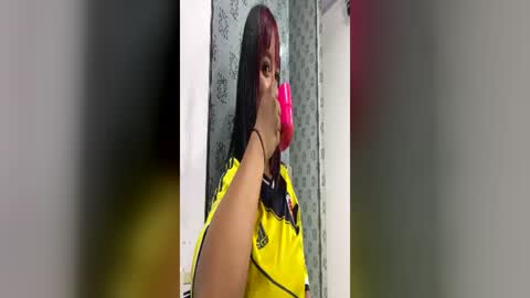Snapshot of sienna_lux01 chatting on June 24, 2026, 2:32 am sienna_lux01 online show from June 24, 2026, 2:32 am