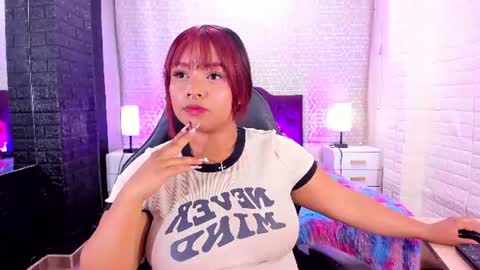 Snapshot of sienna_lux01 chatting on July 7, 2026, 2:14 am sienna_lux01 online show from July 7, 2026, 2:14 am